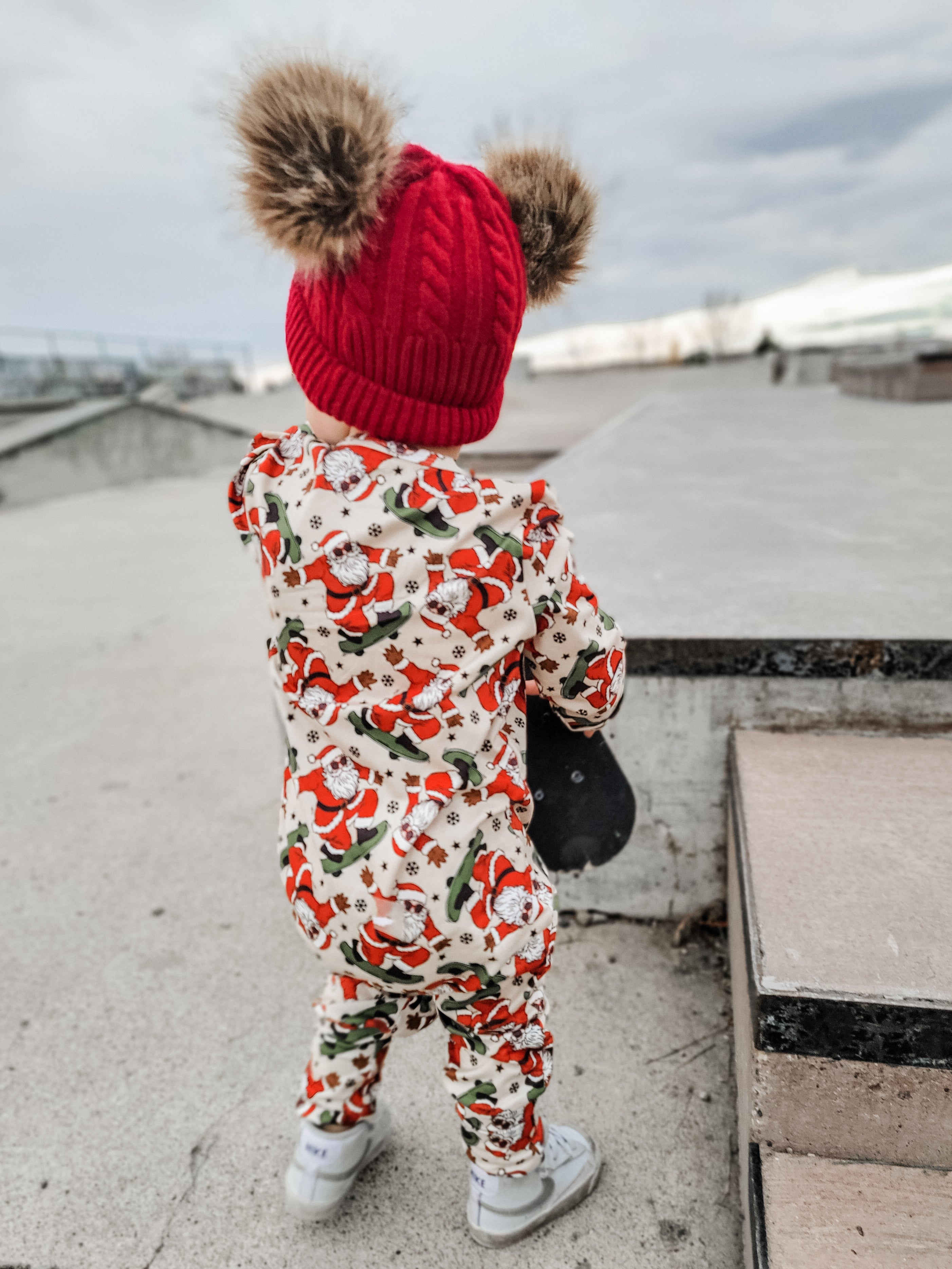 Holiday Zippies Sleepers - Skateboarding Santa