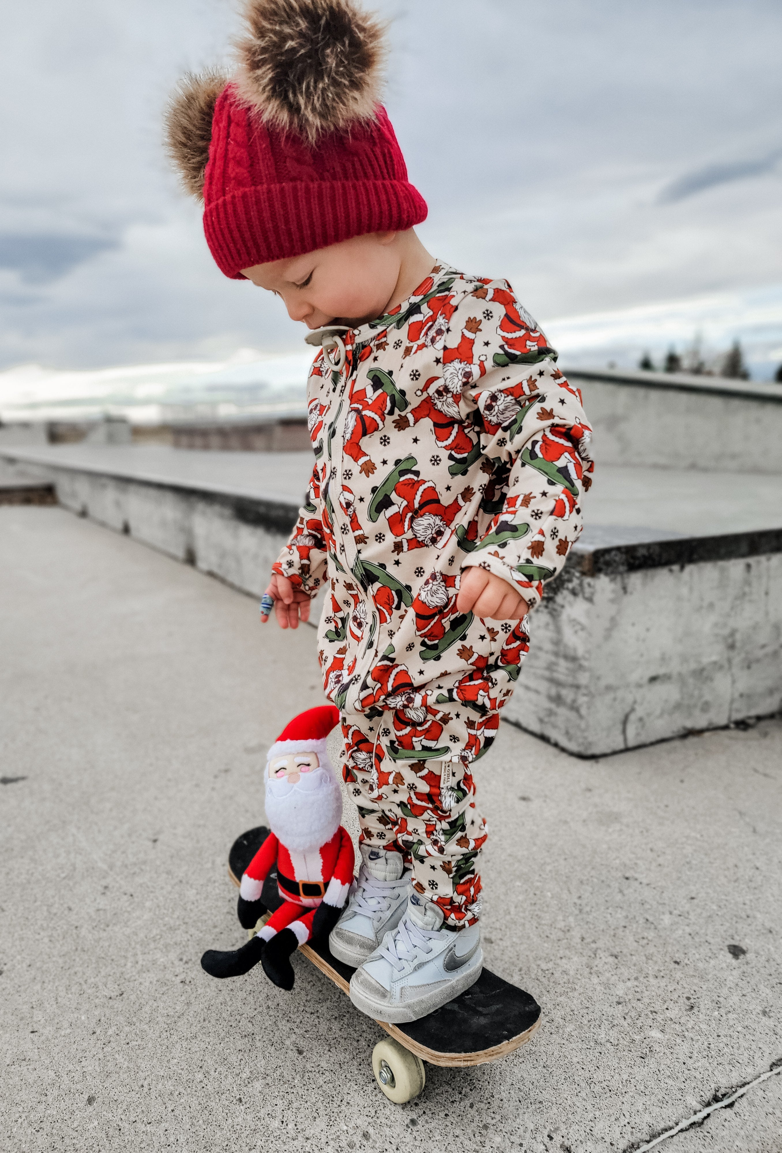 Holiday Zippies Sleepers - Skateboarding Santa