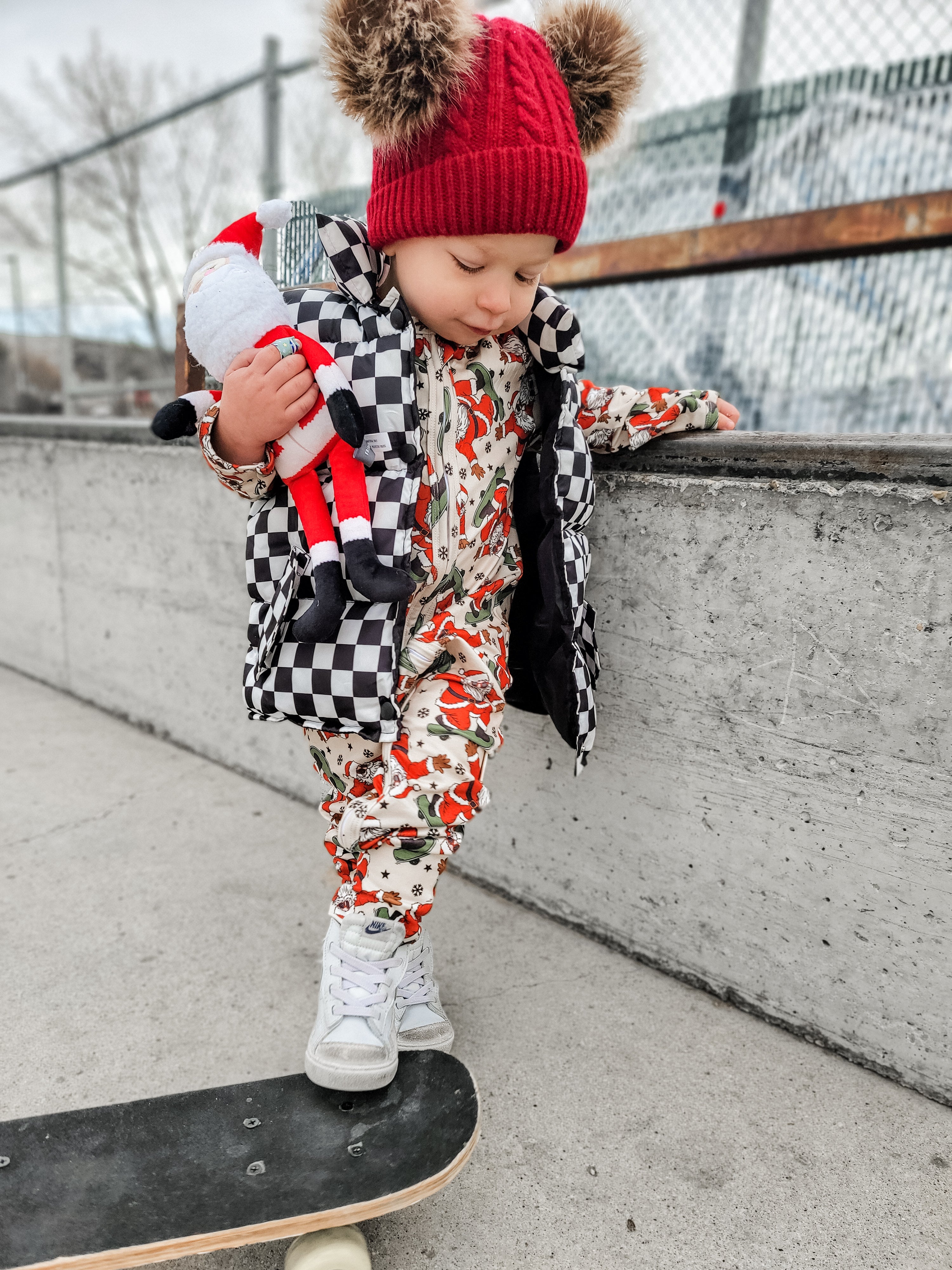 Holiday Zippies Sleepers - Skateboarding Santa